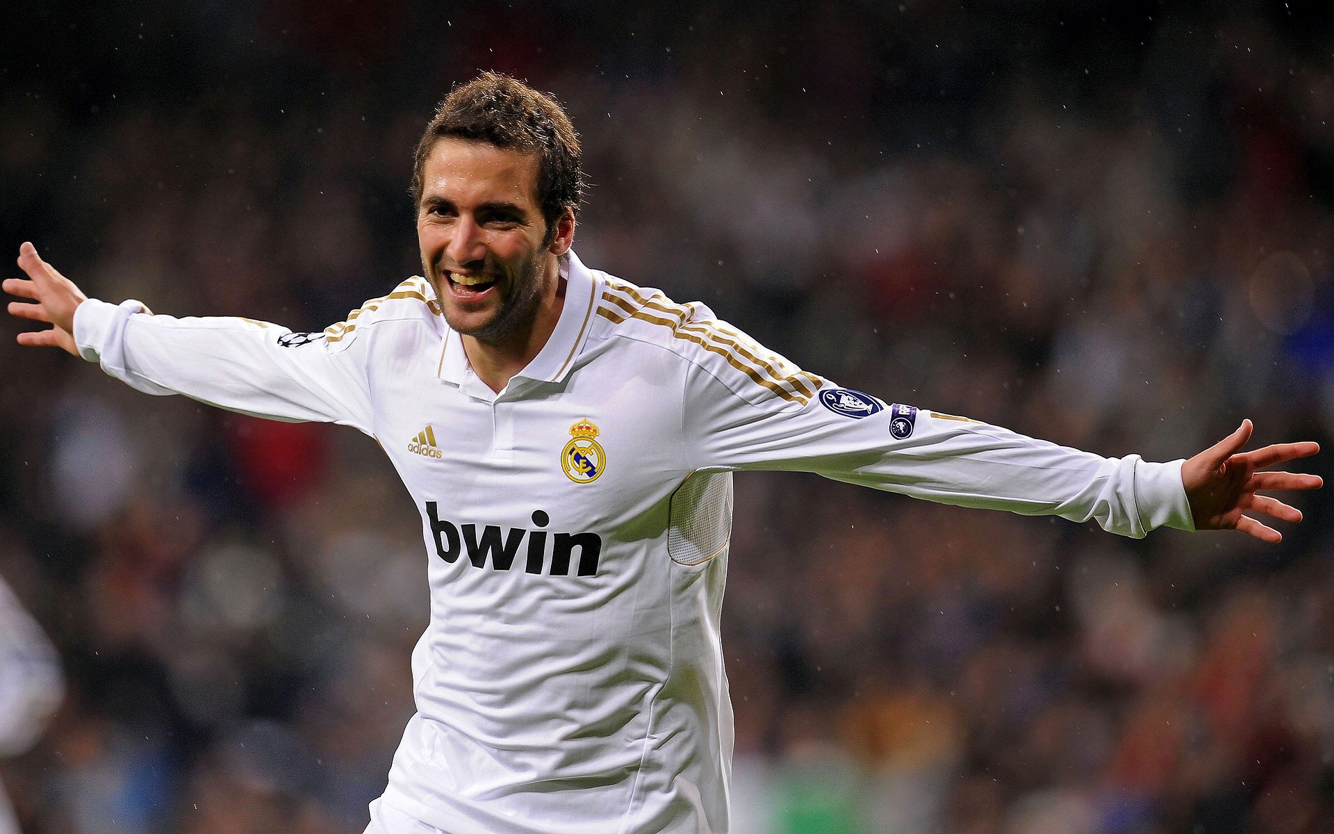 巴黎圣日耳曼战术调整遭质疑，巴黎圣日耳曼最新阵型