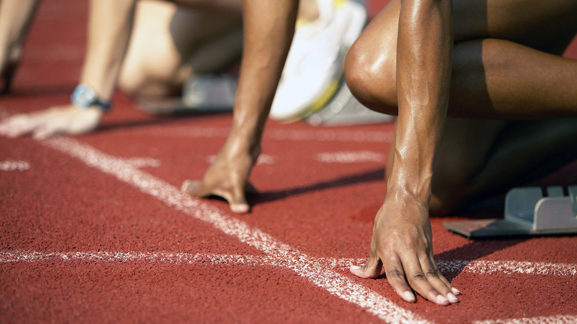 教练组强调首发名单确定将以状态表现为唯一评估标准,教练队伍